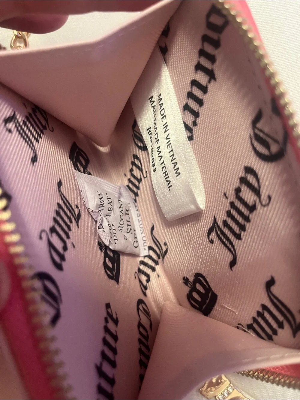 Juicy Couture Coral Pink Logo Card Case with Gold Dog Charm NWT Retail 35$